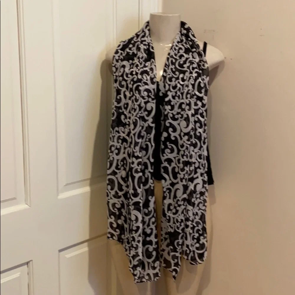 Black and White Thin Geometric pattern Scarf